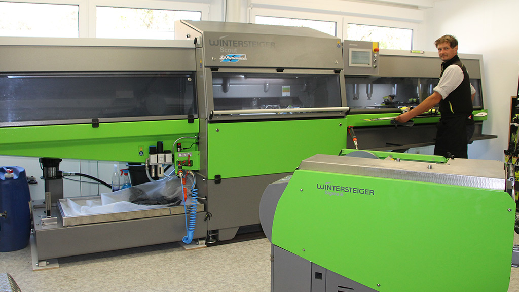 Skiservice-Experte Peter Fichtl an der Wintersteiger Scout